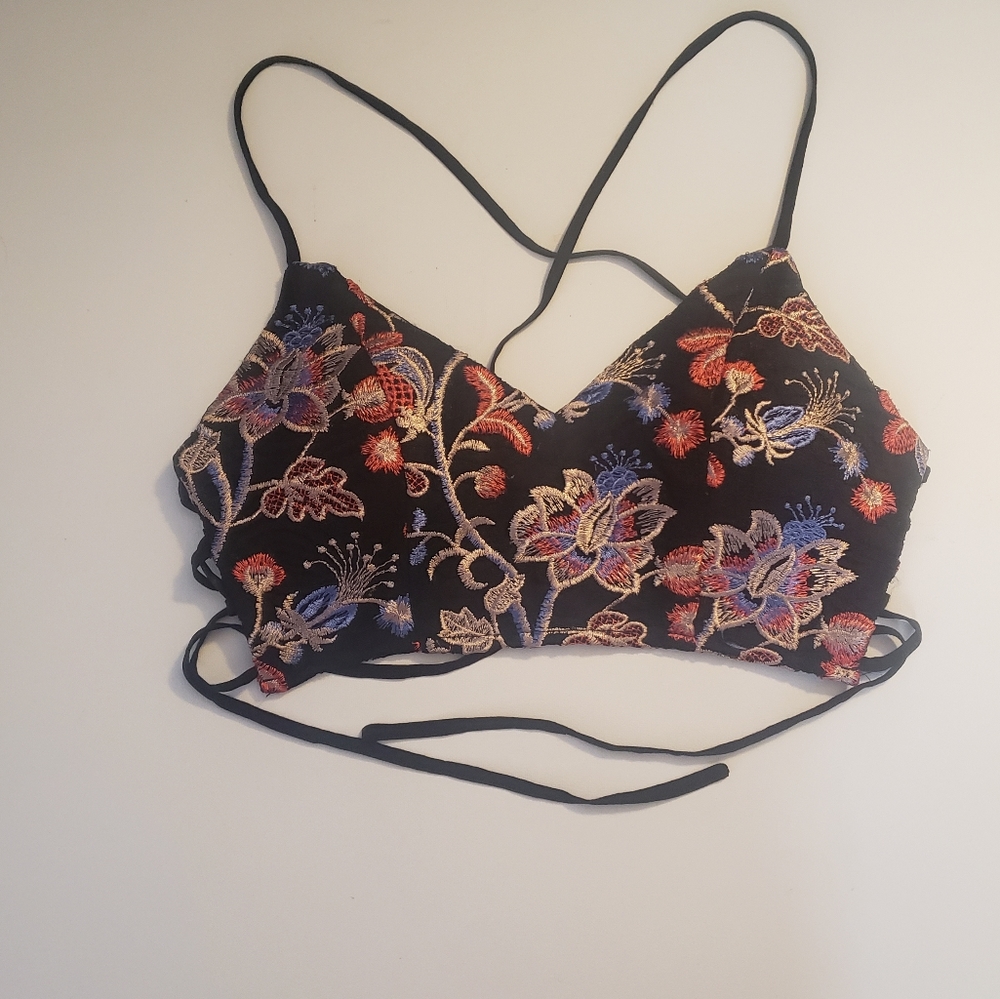 L'atiste Black Embroidered Floral Bralette